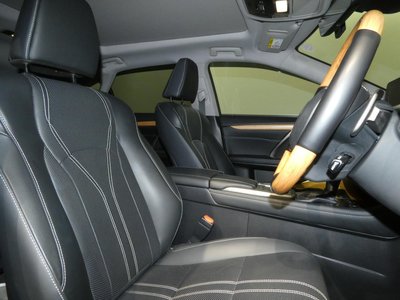 صورة مصغرة 25 لـ 2022 Lexus RX