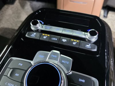 2020 Genesis G90 — миниатюра 25
