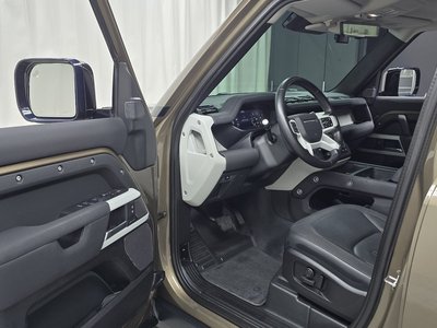 LAND ROVER DEFENDER - 10