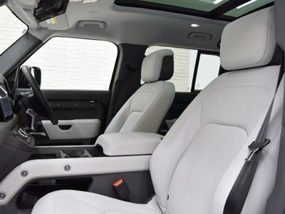 LAND ROVER DEFENDER - 9