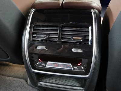 2021 BMW X6 — миниатюра 25