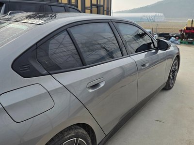 صورة 7 لـ 2025 BMW I5