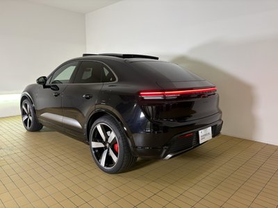 PORSCHE MACAN - 4
