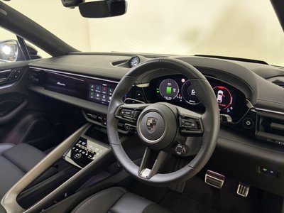 PORSCHE MACAN - 10