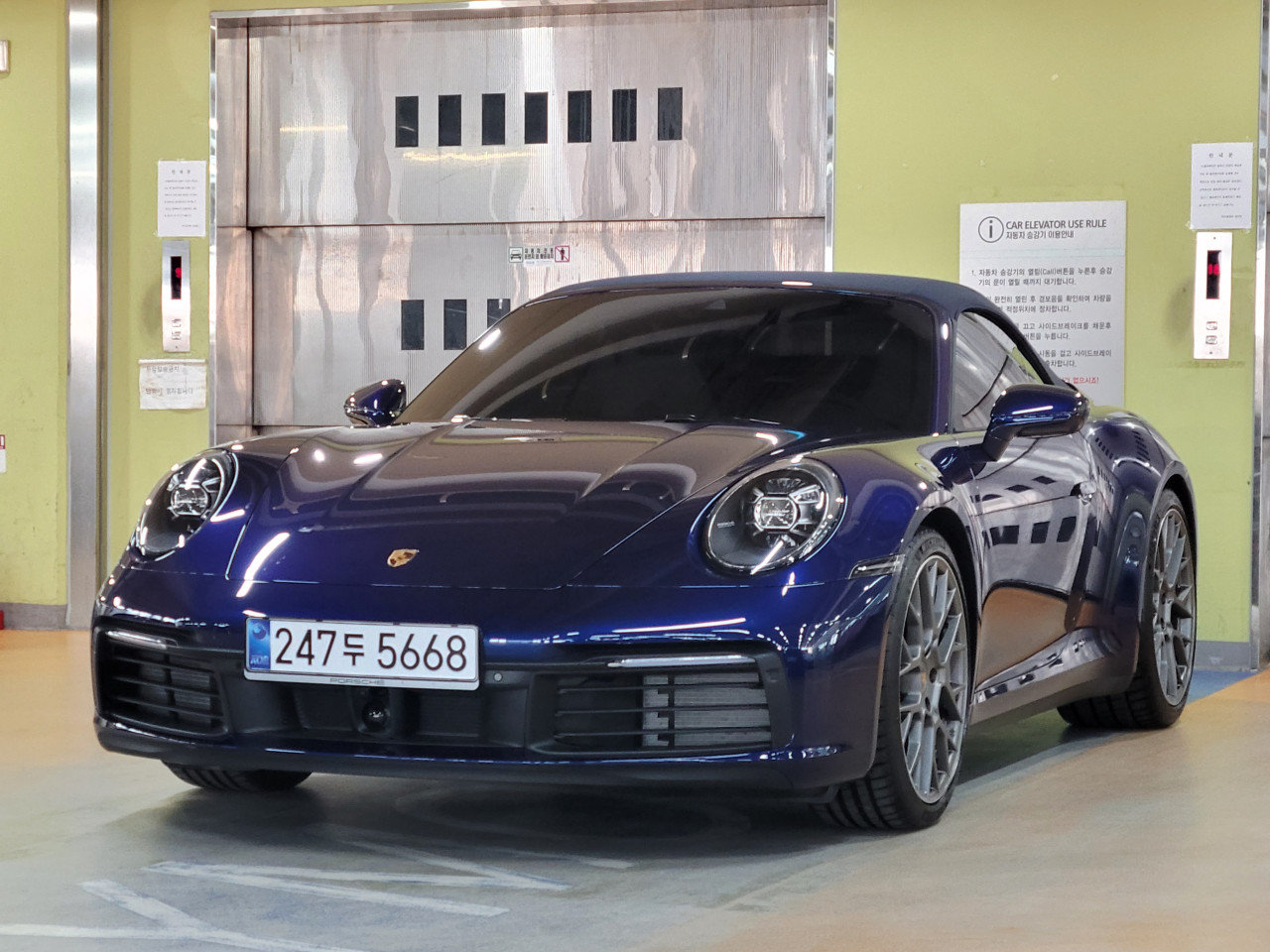 PORSCHE 911 - View 1