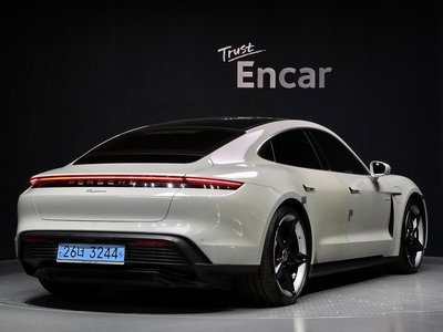 PORSCHE TAYCAN - 4
