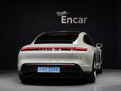 PORSCHE TAYCAN - 3