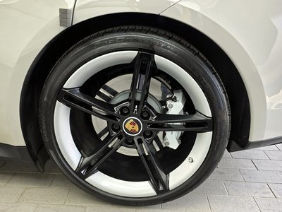 PORSCHE TAYCAN - 8