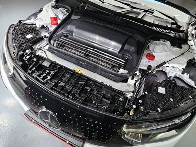 MERCEDES-BENZ EQE - 7