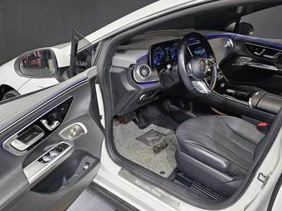 MERCEDES-BENZ EQE - 10