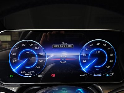 MERCEDES-BENZ EQE - 8