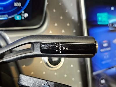 MERCEDES-BENZ EQE - 9