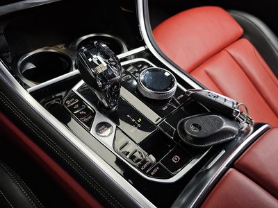 2022 BMW 8 SERIES — фото 9