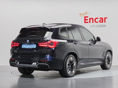 صورة 4 لـ 2023 BMW IX3