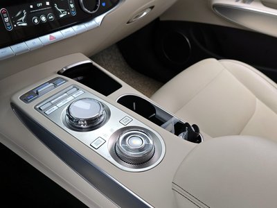 صورة 9 لـ 2021 Genesis GV70