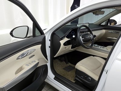 صورة 10 لـ 2021 Genesis GV70