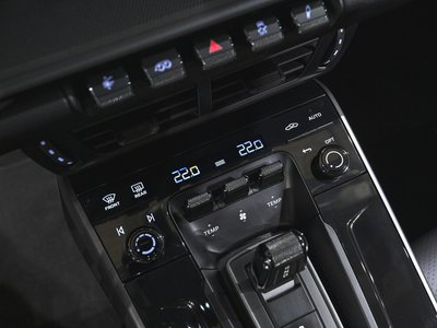 2025 Porsche 911 — миниатюра 24