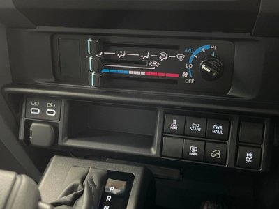 صورة مصغرة 48 لـ 2025 Toyota LAND CRUISER 70