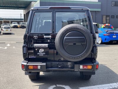 TOYOTA LAND CRUISER 70 - 8