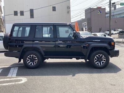 TOYOTA LAND CRUISER 70 - 10