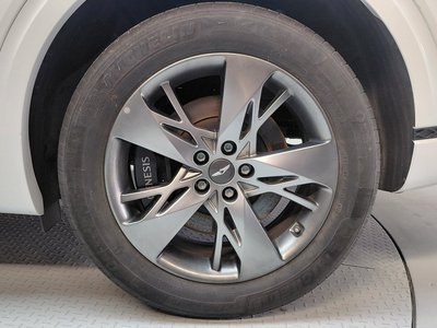 صورة 8 لـ 2023 Genesis GV70