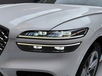 صورة 9 لـ 2023 Genesis GV70