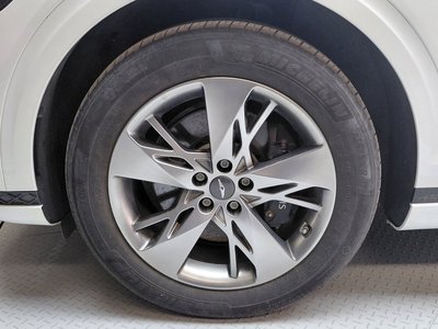 صورة 6 لـ 2023 Genesis GV70