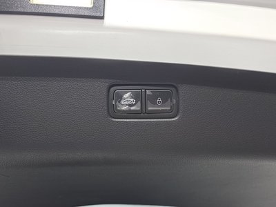 2023 Genesis GV70 thumbnail 32