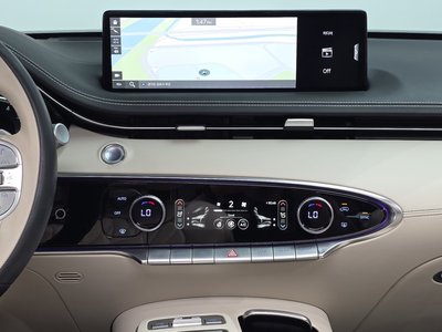 2023 Genesis GV70 thumbnail 19
