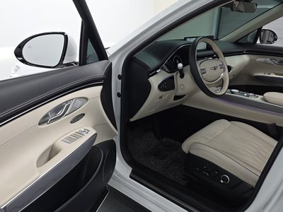 2023 Genesis GV70 thumbnail 13