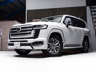 TOYOTA LAND CRUISER 300