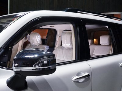 TOYOTA LAND CRUISER 300 - 9