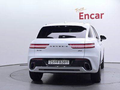 صورة 3 لـ 2022 Genesis GV70