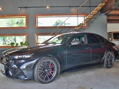 2025 BMW M5 照片 1