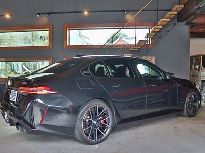 2025 BMW M5 照片 6