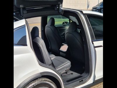 TESLA MODEL X - 8