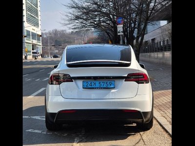 TESLA MODEL X - 3