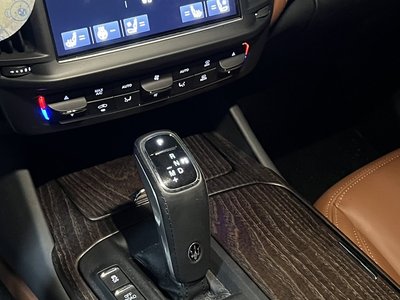 صورة 8 لـ 2023 Maserati LEVANTE