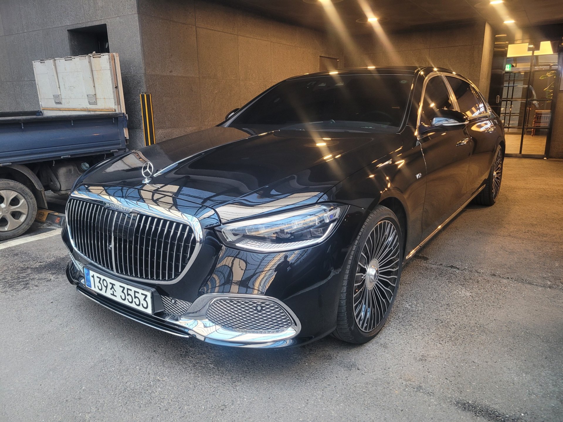 MERCEDES-BENZ S-CLASS - View 1