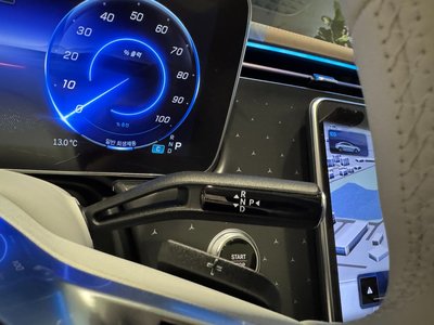 MERCEDES-BENZ EQE - 9