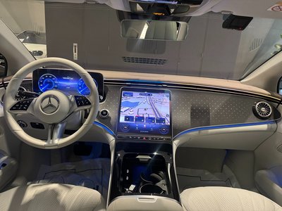 MERCEDES-BENZ EQE - 10