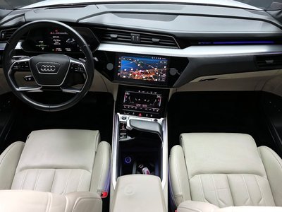 AUDI E-TRON - 5