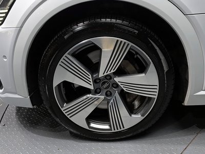 AUDI E-TRON - 6