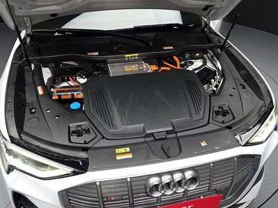 AUDI E-TRON - 7