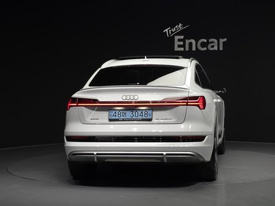 AUDI E-TRON - 4