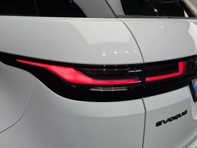 صورة 10 لـ 2025 LAND Rover RANGE ROVER EVOQUE