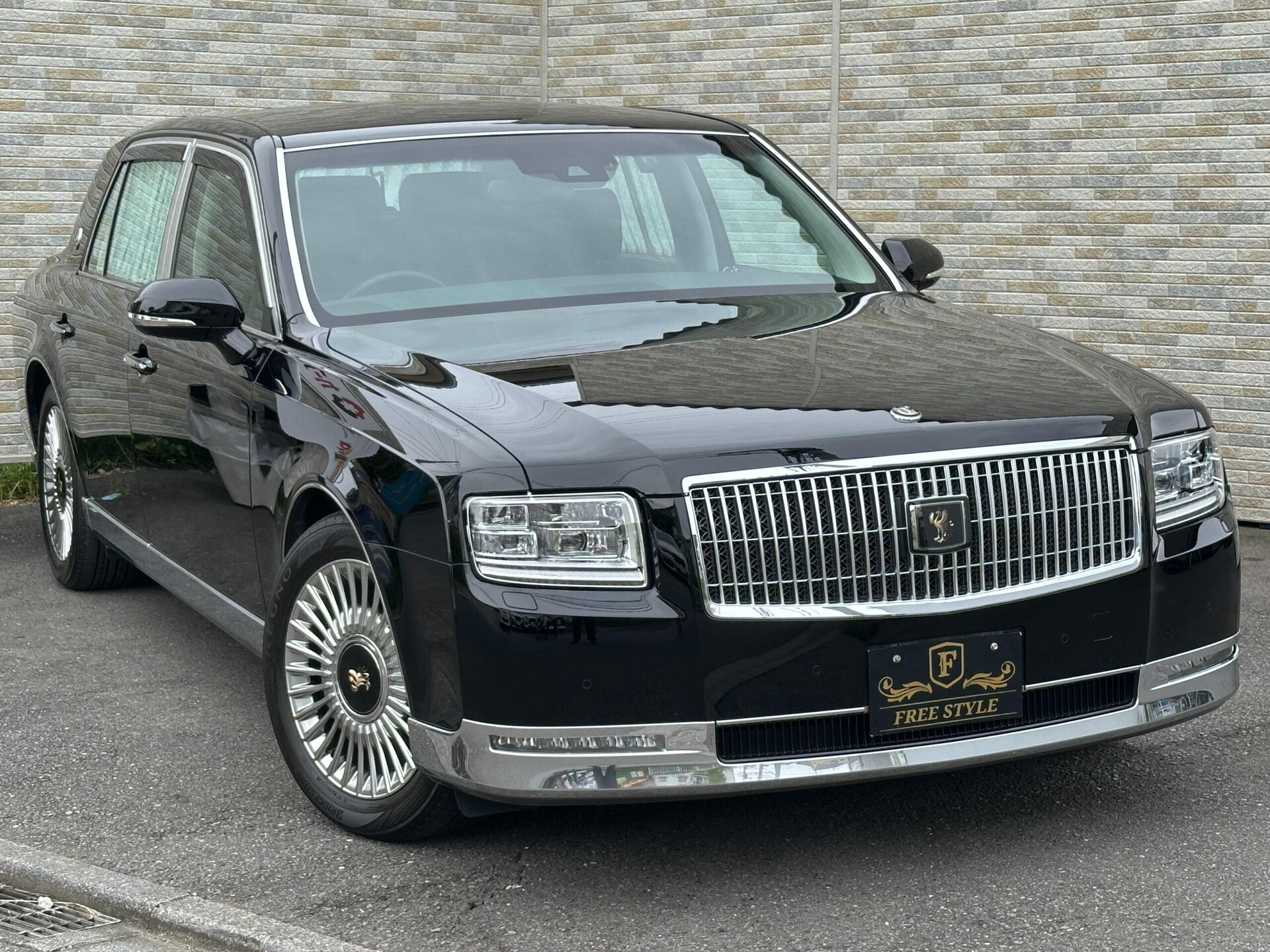 TOYOTA CENTURY - View 1