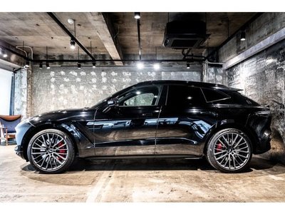 ASTON MARTIN DBX - 7