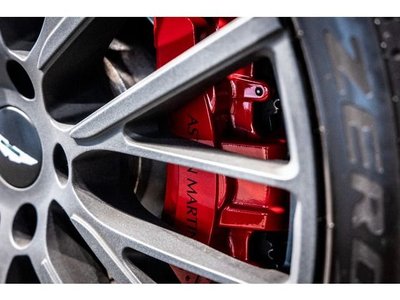 ASTON MARTIN DBX - 10