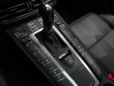 PORSCHE MACAN - 9